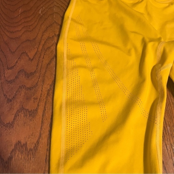 Alphalete Surface Power Crossover Waist Leggings in Gold Sz M Athletic - Picture 8 of 15